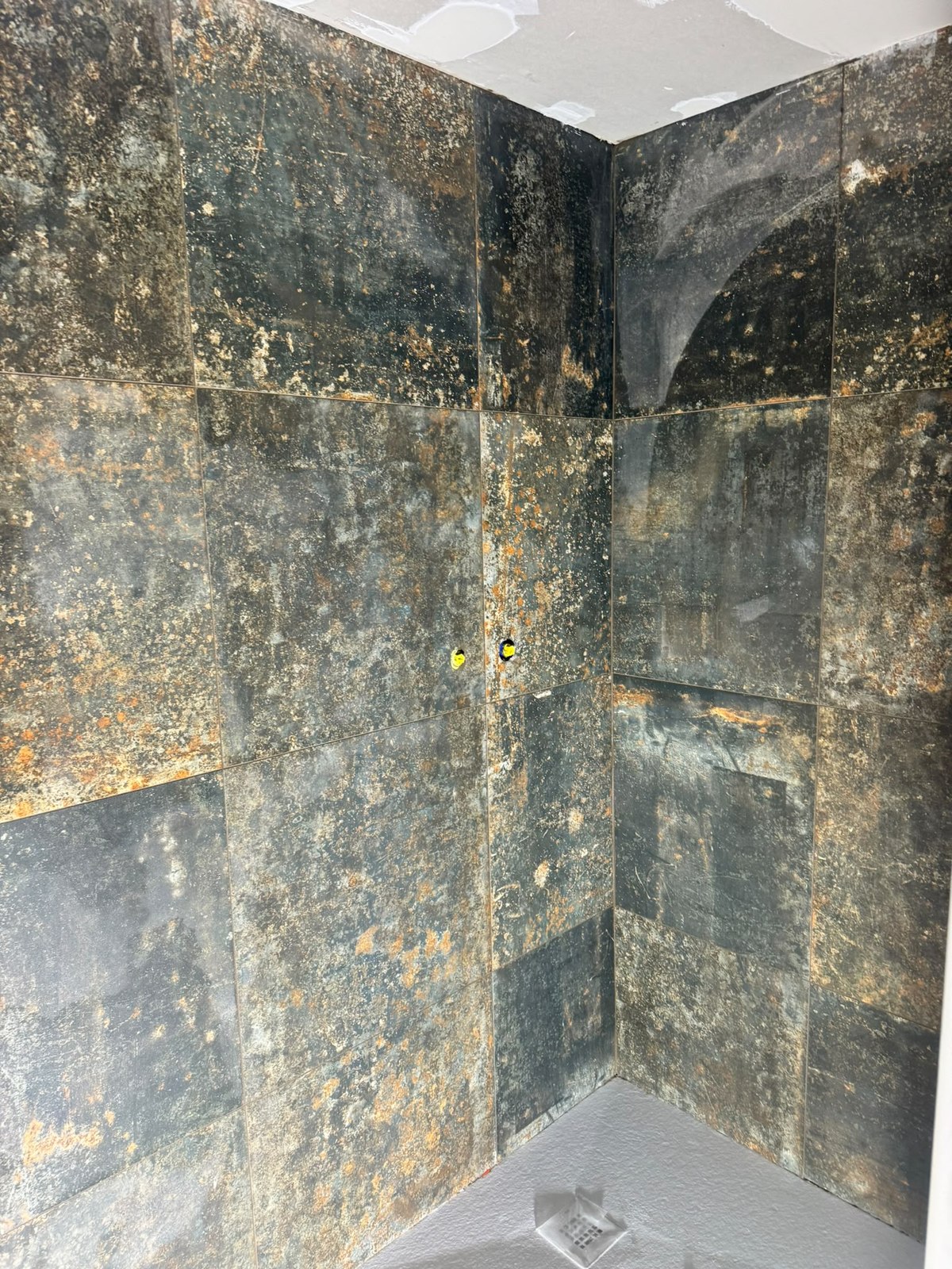 Isolant posé dans une ossature murale métallique